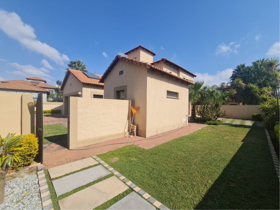 To Let 4 Bedroom Property for Rent in Melodie North West